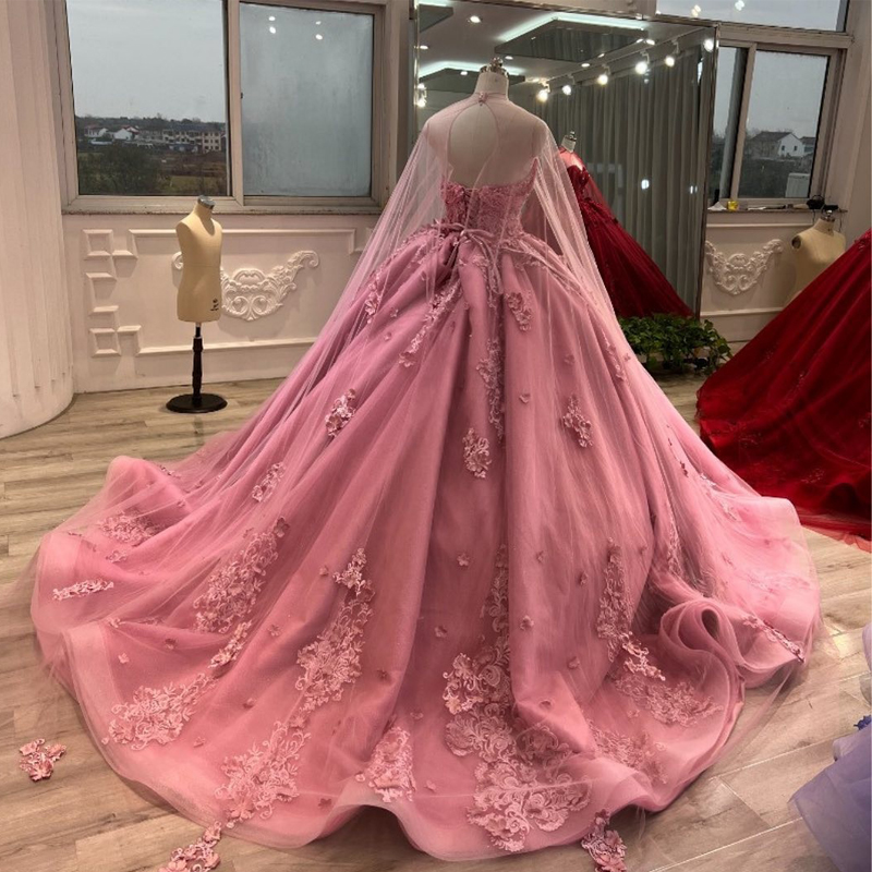 Dresses Pink Sweetheart Princesa Quinceanera Aplique Floral Applique Bordado com Trem de Varredura de Lace-Up Cape Bestidos de 15