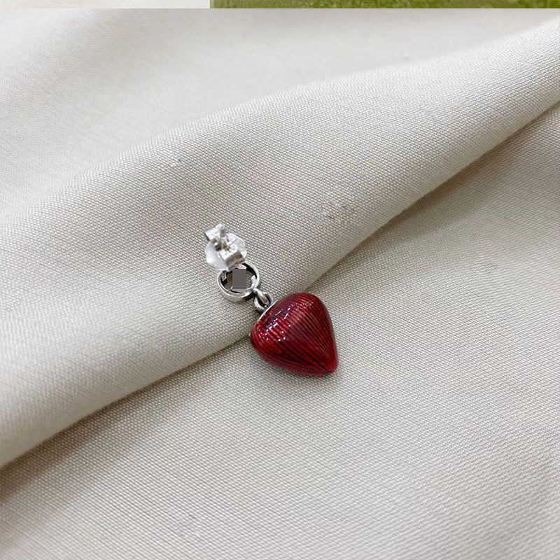 80% DI SCONTO 2023 Nuovi gioielli di moda di alta qualità di lusso orecchini regalo di design a lato singolo in argento sterling doppio incastro fragola