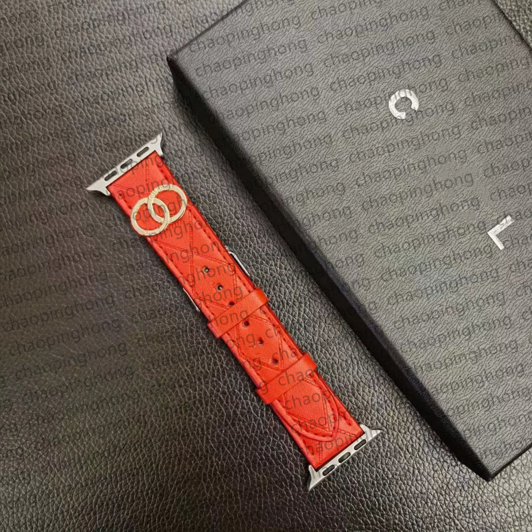 Designer-Smartwatch-Armbänder für Apple Watch-Armbänder 49 mm, 42 mm, 44 mm, 38 mm, modisches PU-Leder, geprägtes Metall-Buchstabenarmband, iWatch-Bänder der Serie 8, 7, 5, 4, 3 SE-Band