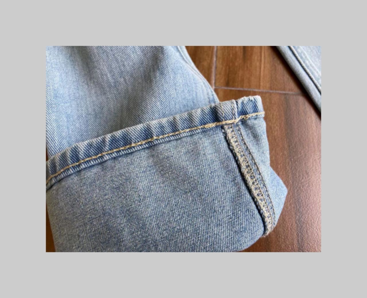 Designer-Jeans Damen-Jeans eingetroffen, hohe Taille, ausgehöhlter Aufnäher, bestickte Dekoration, lässige blaue, gerade Jeanshose