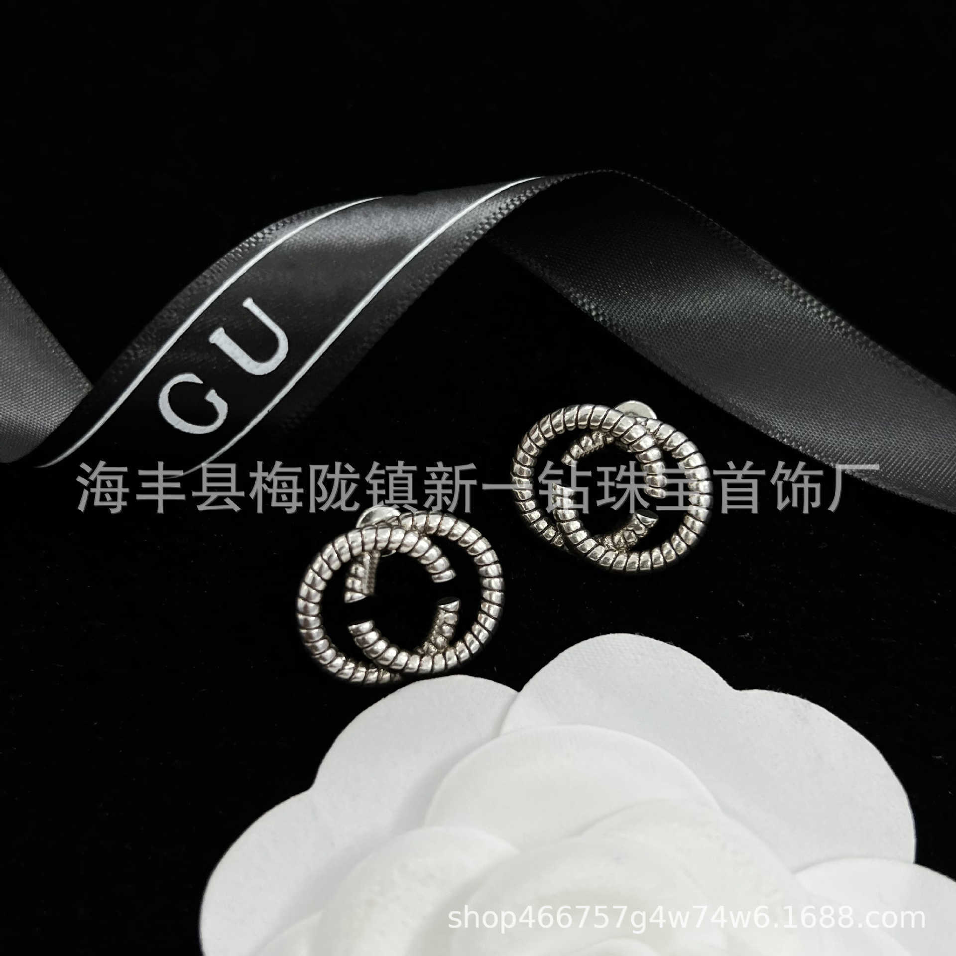20% DI SCONTO 2023 Nuovi gioielli di moda di alta qualità di lusso la nuova collana a doppia collana con perno dell'orecchio femminile