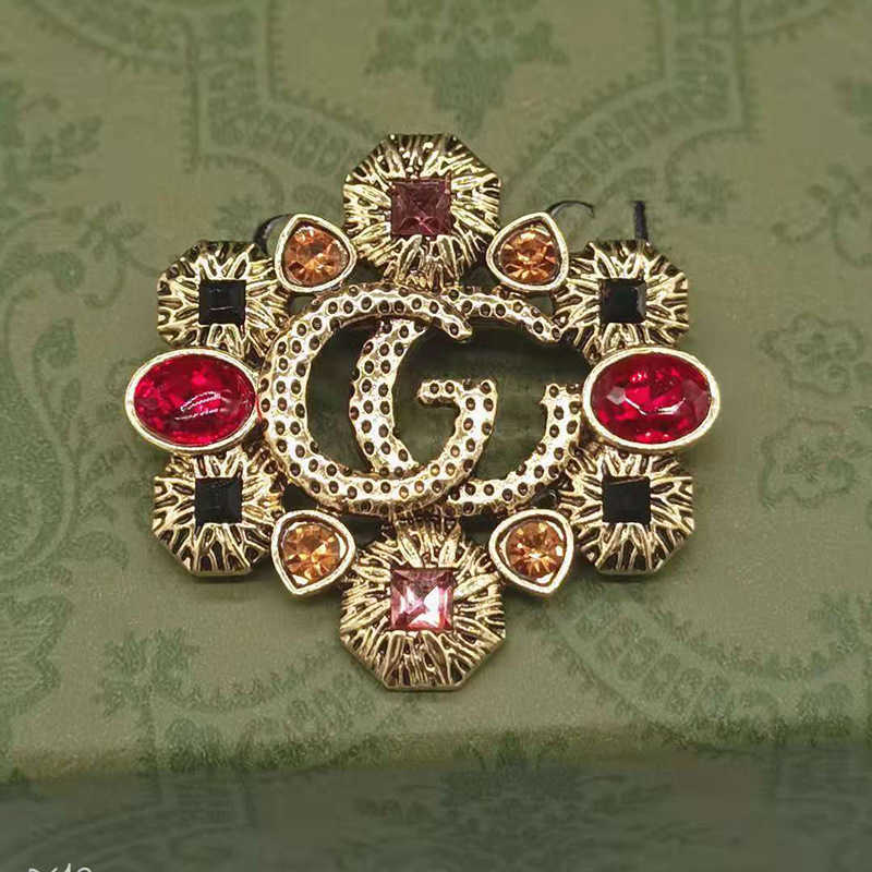 Design luxury jewelry family light color diamond medieval Brooch Vintage French temperament palace style accessories ins Blogger