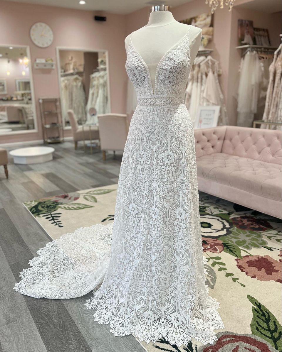 Boho Lace Wedding Dress 2023 Open Back A-Line vestidos de novia Beach Garden Castle Chapel robe de mariee Chapel Long Train Bohemian Spaghetti V-Neck