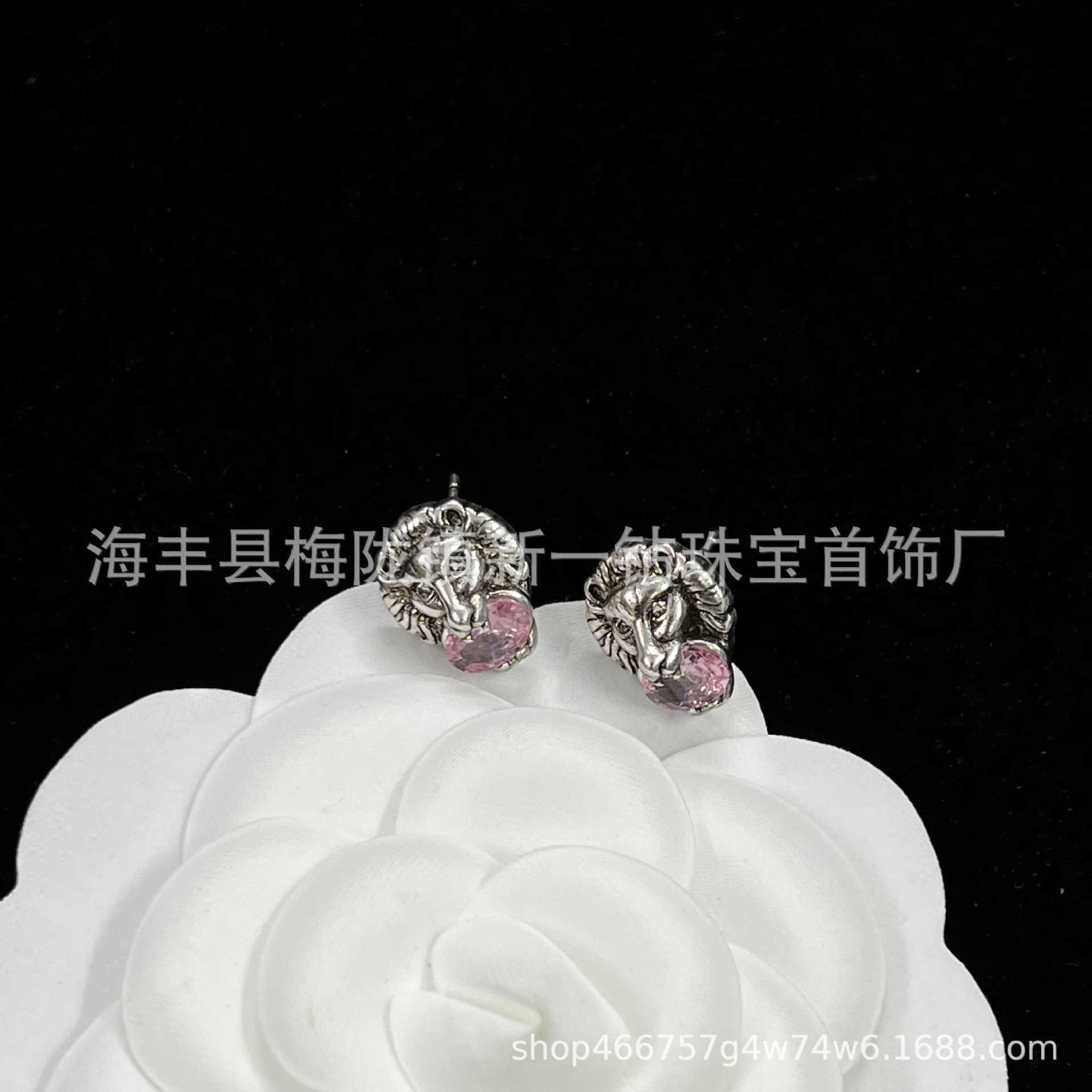 high-quality crystal old three-dimensional lion head necklace letters silver needle earrings female light ins