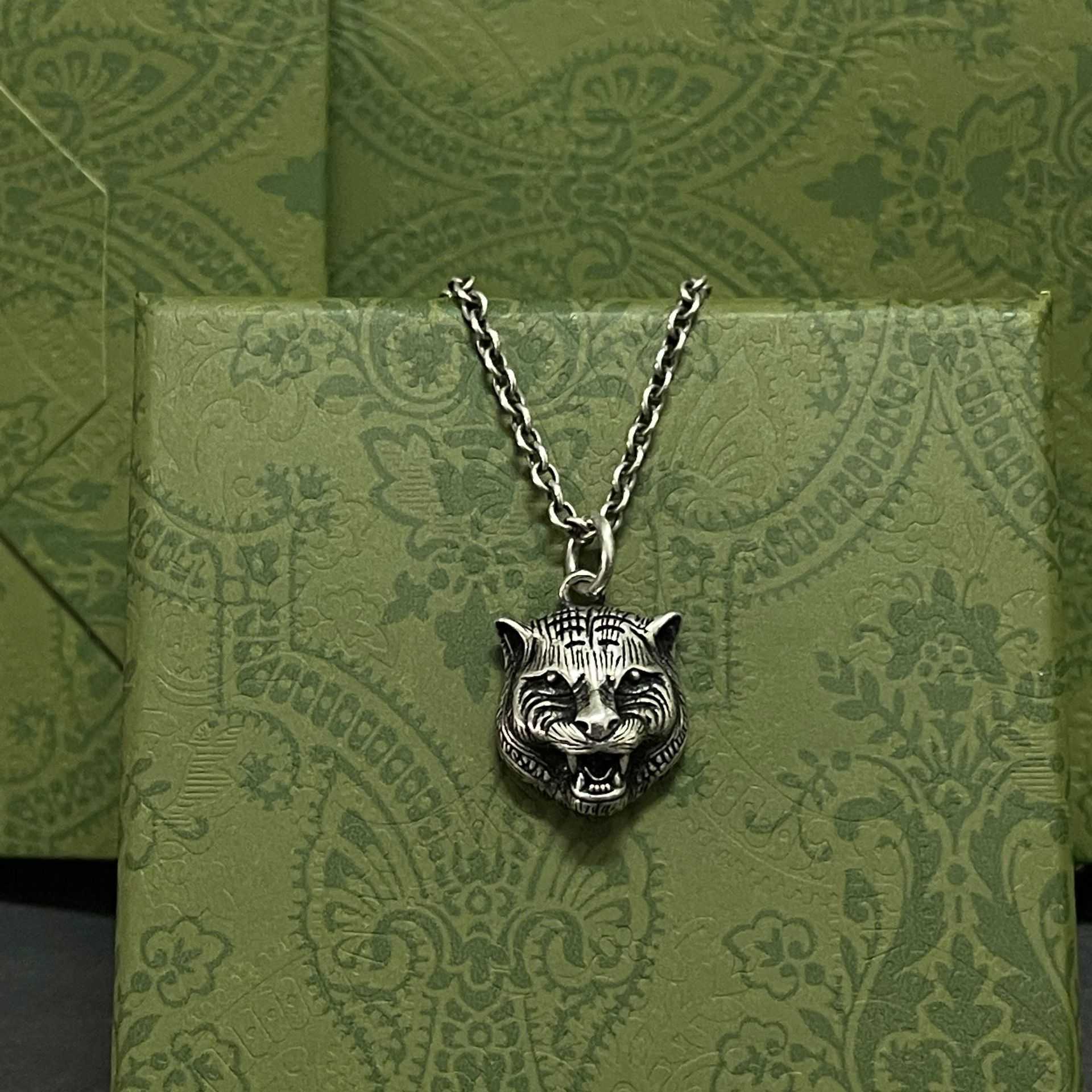 20 % RABATT auf 2023 neuen, hochwertigen Luxus-Modeschmuck für eine Halskette aus Sterlingsilber aus altem Tigerkopf