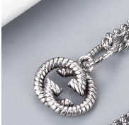 20% de réduction 2023 Nouveaux bijoux de mode de luxe de haute qualité pour le même collier hip hop antique à double motif chaîne de pull nouveaux bijoux
