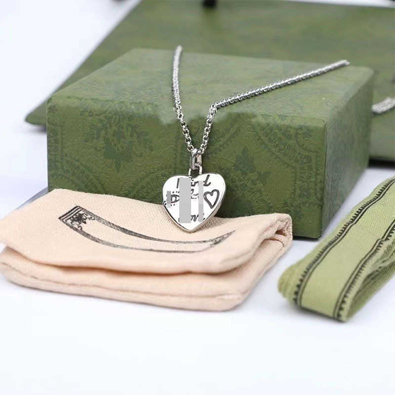 20% DI SCONTO 2023 Nuovi gioielli di moda di alta qualità di lusso collana di coppia versatile hip-hop con testa di tigre in argento sterling Love Fearless Flying Bird Heart