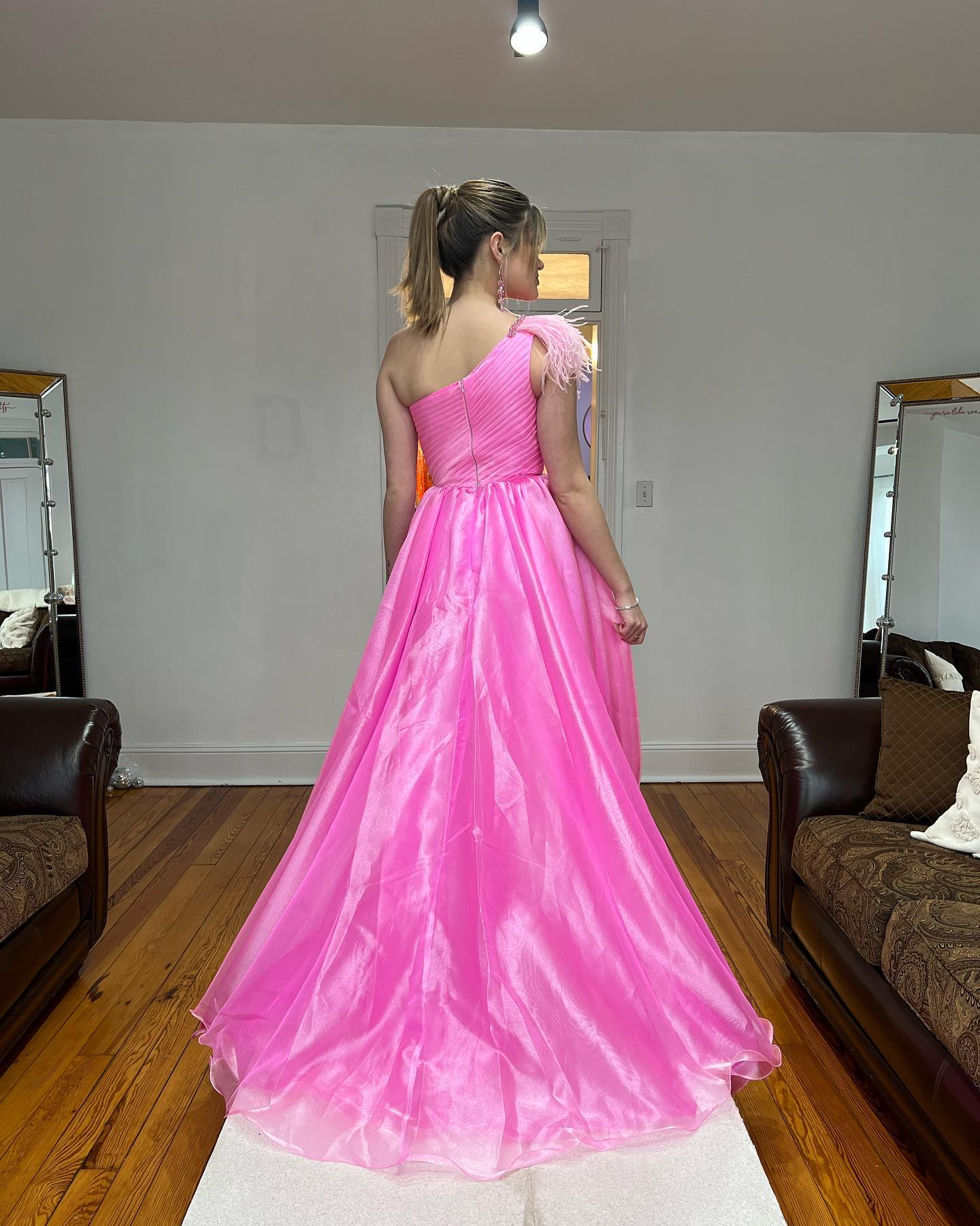 Bodenlanges A-Linien-Abschlussballkleid mit Passform und Flair, 2k23, One-Shoulder-Träger, Festzugskleid, hoher Schlitz, formeller Abend, Event, Party, Laufsteg, Gala, Quince, Fuchsia, Flieder, Organza