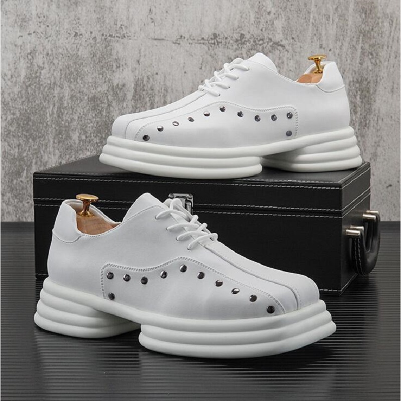 Designer Men Black White Rivet Oxfords Casual Shoes Homecoming Dress Wedding Prom Spike Shoes Sapato Social Zapatos D2A35