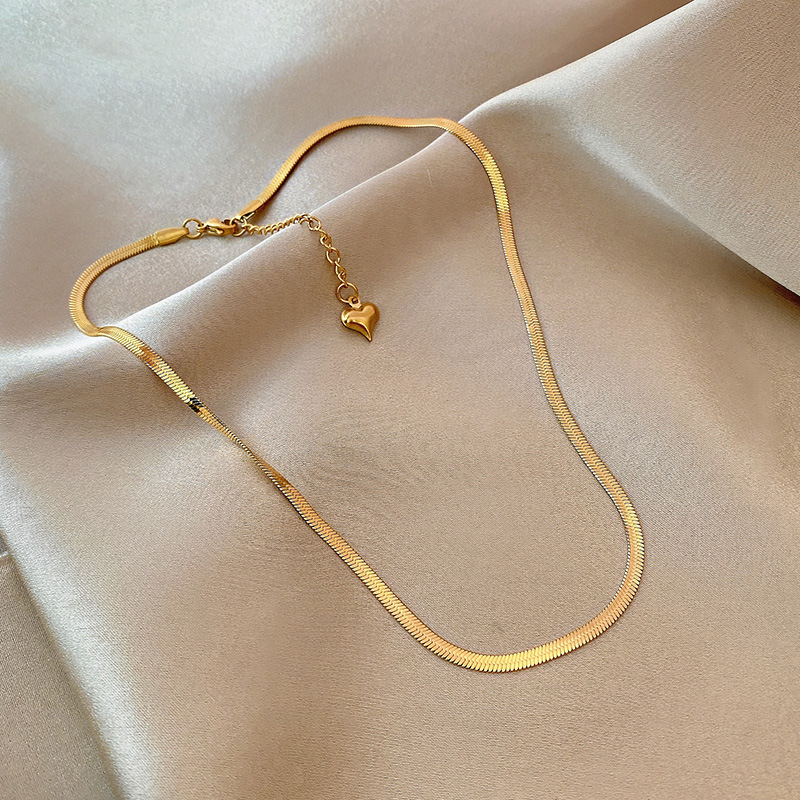 Designer Gold Snake Chain Halsband Mode Kärlekshänge Personlighet Choker 316L Rostfritt stål INS Coola DIY-smycken