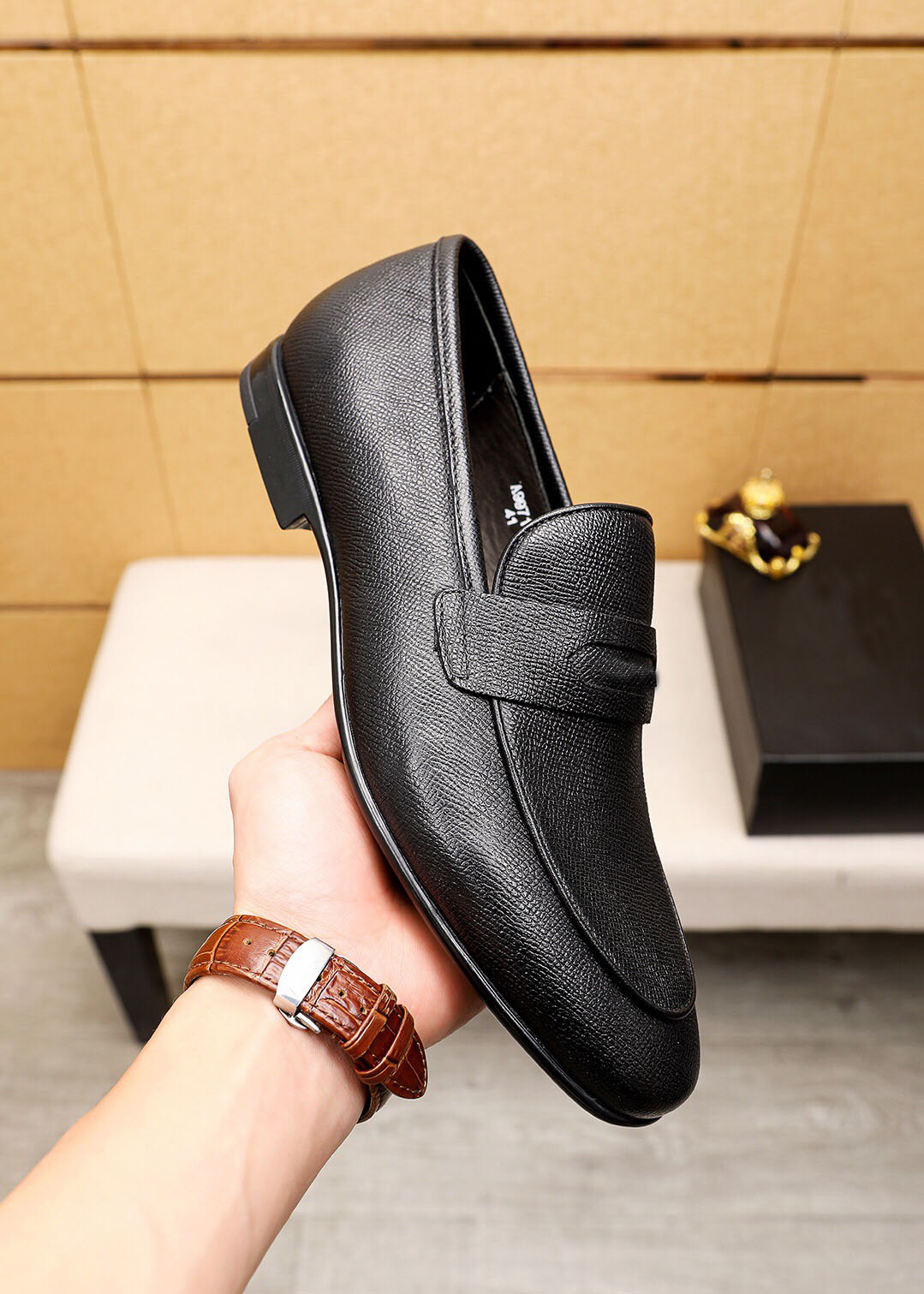 2023 Mens Dress Shoes 캐주얼 디자이너 편안한 워킹 로퍼 남성 브랜드 공식 사무실 비즈니스 슬립 온 플랫 사이즈 38-45