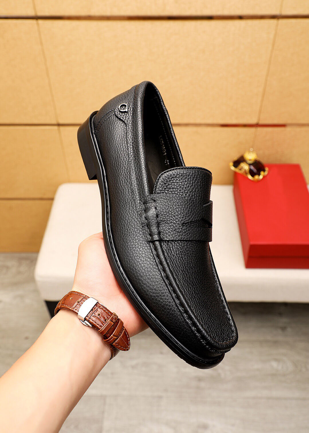 2023 Sapatos de vestido masculino calçados de casamento formal Novos sapatos de brogue masculino Slip-On Fester Festal Flats Zapatos HOMBR Tamanho 38-45