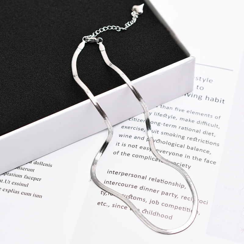 Designer Gold Snake Chain Halsband Mode Kärlekshänge Personlighet Choker 316L Rostfritt stål INS Coola DIY-smycken
