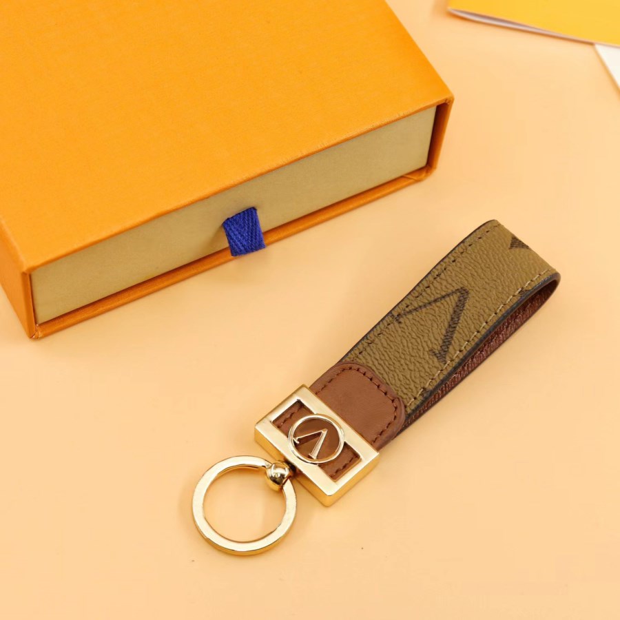 Дизайнерский брелок для ключей Брелки для ключей Кольцо Держатель Брендовые дизайнерские брелки для Porte Clef Gift Мужчины Женщины Автомобильная сумка Подвеска Аксессуары с коробкой