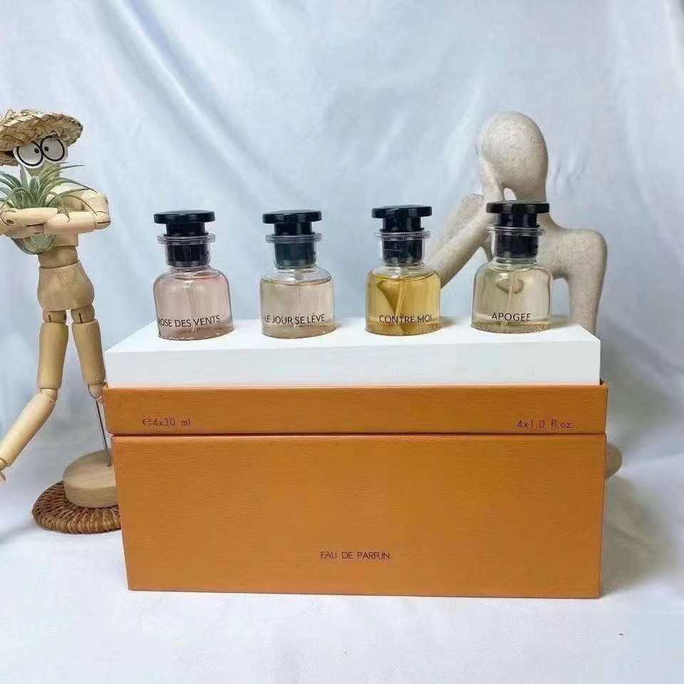 デザイナー香水セット 4*30ML ローズ デ ヴァン アポジー コントル モワ ル ジュール セ レーヴ 持続性のある香り 魅力的な香り 長時間持続 短納期