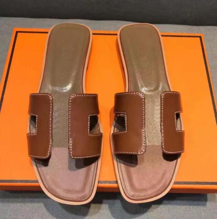 Top Quality Chinelo Sandálias Praia Slides Mulheres Chinelos Senhoras Flip Flops Mulas Sliders Escritório Casamento Vestido Sapato Couro Elegante Cor Sólida 35-43 Tamanho com Caixa