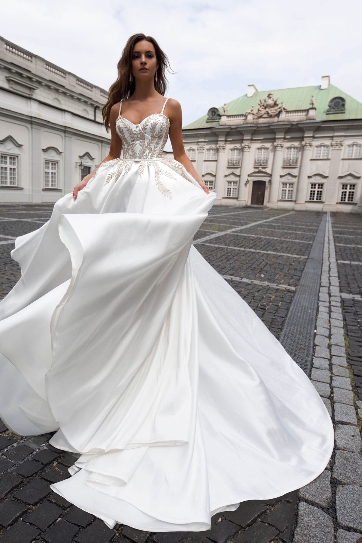 Zomerstrand Een lijn trouwjurk sexy gouden appliques spaghetti prinses satijn op maat gemaakte bruidsjurken vestido de novia