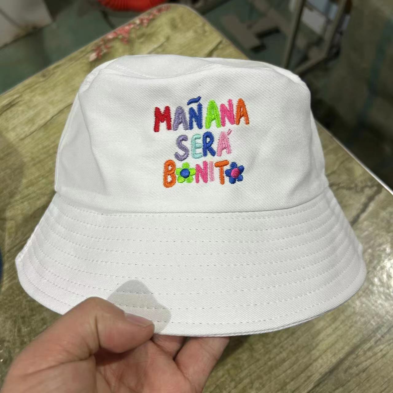 2023 Karol G und Bad Bunny Style Manana Sera Bonito Hot Sale Lieferant von atmungsaktiven Baseballmützen im neuen Design