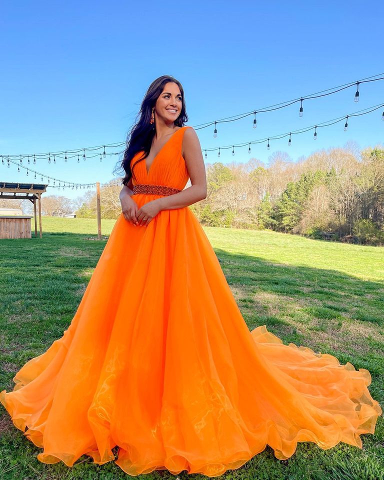 Plunging v-neck ballgown prom jurk 2k23 oranje organza dame optocht formeel avondevenement feest landingsbaan zwart-tie gala kweepeer rode koninklijke koninklijke kralen tailleband v-back