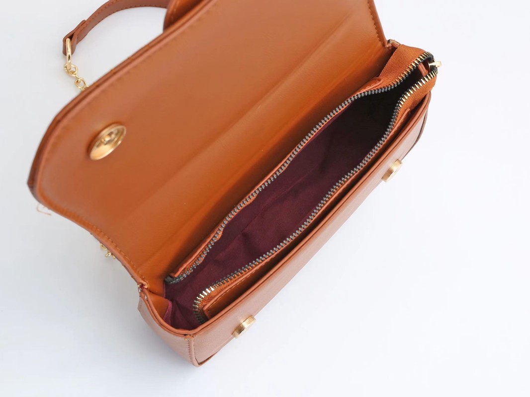 حقائب Women Hasp Hasp Houtter Counter Facs Hobo Handbag Totes Fashion Shopping Satchels Leather Crossbody Messenger Bags Pustive Designer محفوظات Envelope Wallet