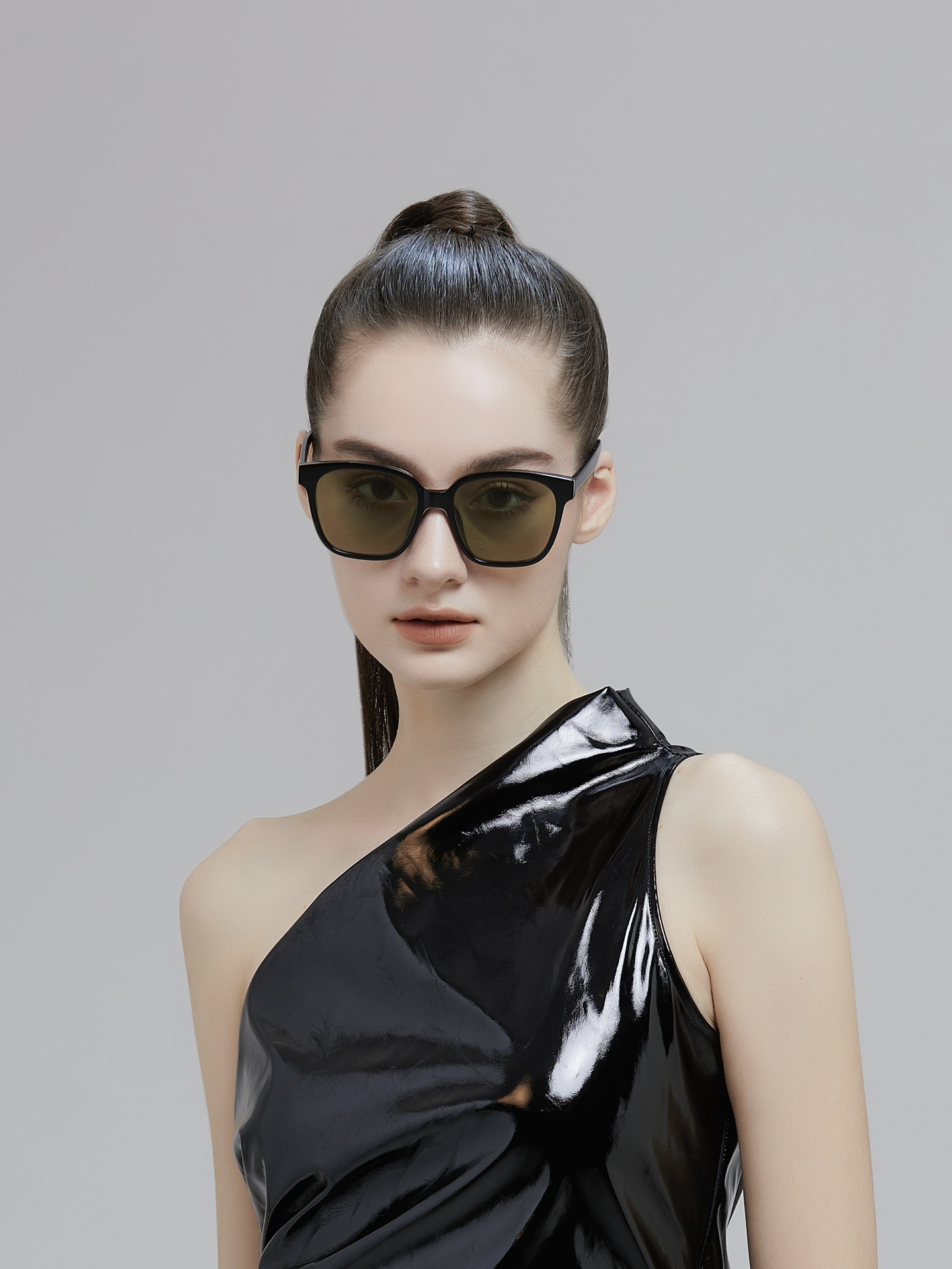 Óculos de sol para mulheres para homens homens de sol, estilo moda protege os olhos lentes UV400 com caixa aleatória e estojo 1225S337C