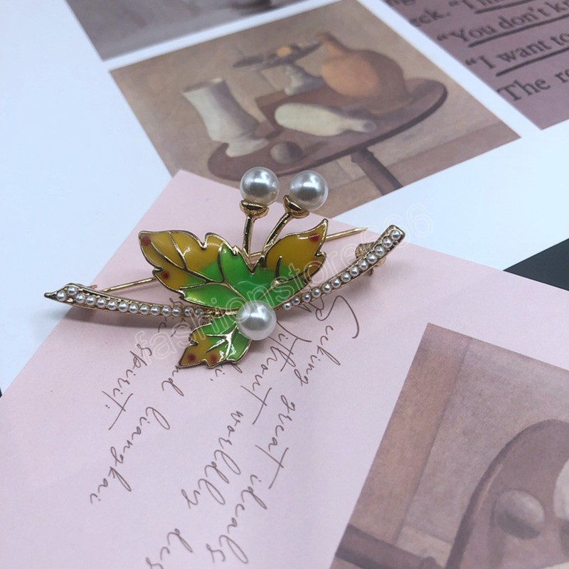 Vintage Maple Leaf Brosch för kvinnor charmig brosch krage lapel metall stift mode smycken gåvor Kläddekoration