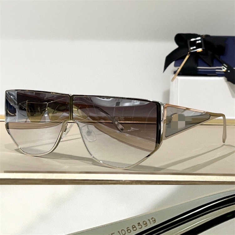 2024 Mode von Luxusdesigner neuer Männer- und Frauen -Sonnenbrillen vor der familienkrötenförmigen Internet -Berühmtheit gleiche Art von Beweis für Walk Show kleines Gesicht