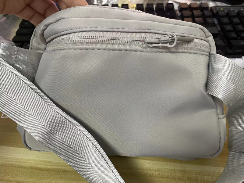 LL Torby Kobiety Mężczyźni Torba na talię Siłownia Bieganie Sporty na świeżym powietrzu Saszetki podróżne Telefon portmonetka Pasek na klatkę piersiową Torba crossbody Regulowany portfel