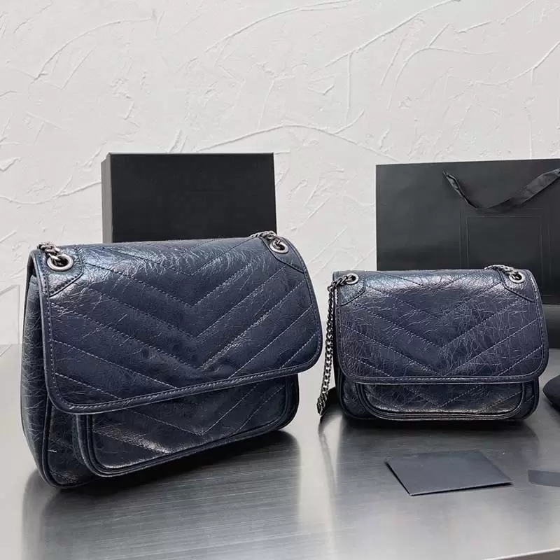 Niki Sacs à bandoulière en cuir de vache Chaînes Sac axillaire Pochettes en fil Cuir véritable Plaine Lettre Moraillon Matériel Haute qualité Mode Rabat Portefeuille Grande capacité