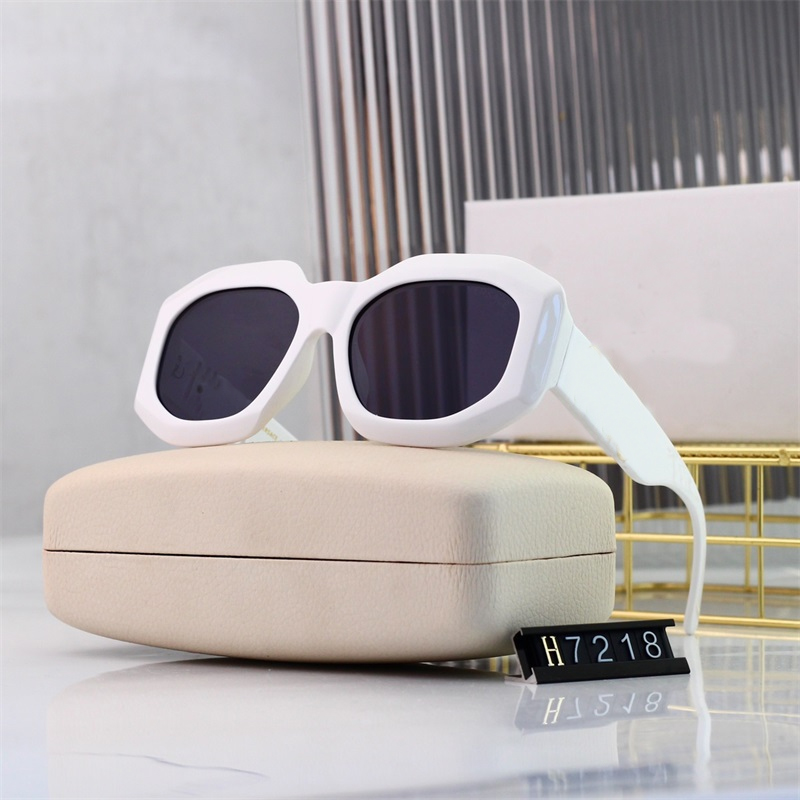 남성과 여성을위한 고급 선글라스 디자이너 고글 해변 선글라스 레트로 작은 프레임 럭셔리 디자인 UV400 포장 상자 도매와 최고 품질