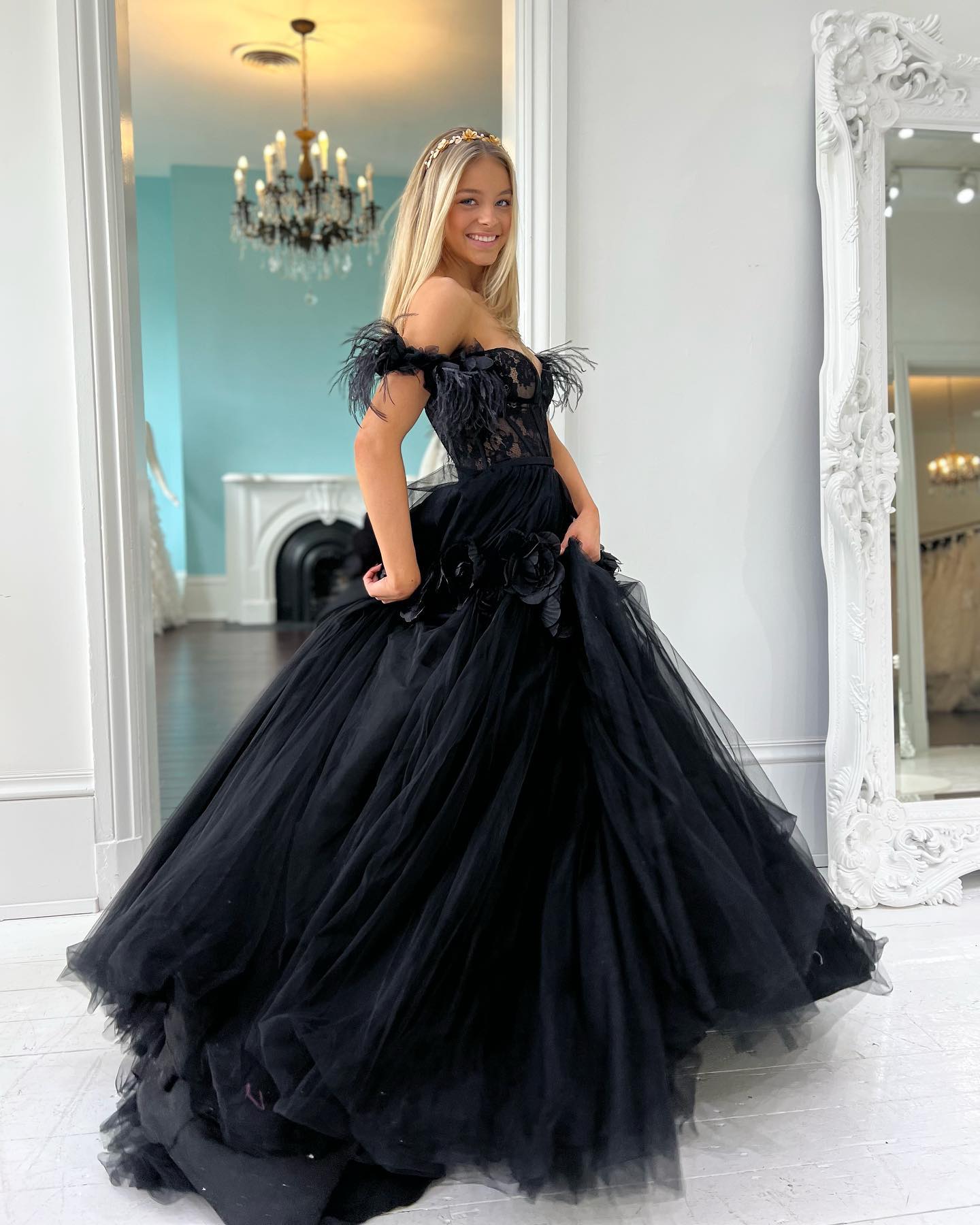 Blush Prom Dress 2k23 Off-Shoulder Ballgown 3D Rose Floral Lady Pageant Soirée formelle Événement Piste Black-Tie Gala Coing Sheer Lace Bodice Feather Cap Sleeves