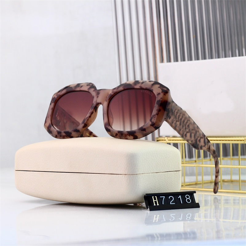 남성과 여성을위한 고급 선글라스 디자이너 고글 해변 선글라스 레트로 작은 프레임 럭셔리 디자인 UV400 포장 상자 도매와 최고 품질