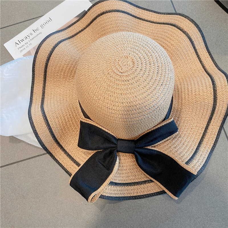 Cappelli di paglia da donna alla moda Cappelli da spiaggia con fiocco estivo Protezione solare Cappello da sole versatile da viaggio