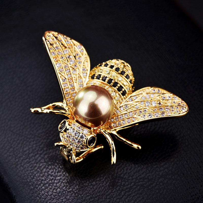 Mångsidig högkvalitativ kristallpärl Bee Brosch Fashion Drip Oil Design Bankett Elegant Temperament Badge Jewelry Presents for Girl