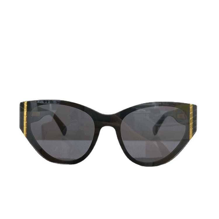 2024 meilleurs designers 10% de réduction sur le concepteur de luxe Nouveaux lunettes de soleil pour hommes et femmes 20% de réduction sur le petit parfum pour les yeux triangulaires CH6054