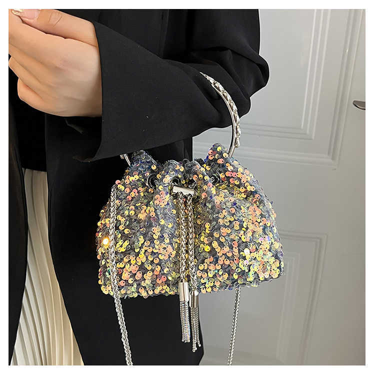 2022 Nya lyxdesigner Purses and Handbags for Women Silver Sequin Bucket Clutch Purse Tassel Evening Bag Female Shoulder Bag 230315