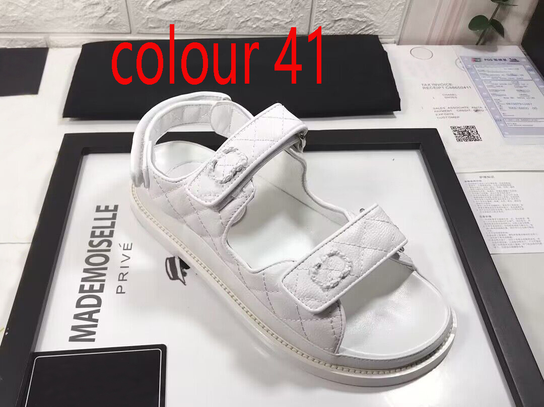 designerskor strandsandal Tjock botten Sportsandaler Sneakers mode Läder Casual kvinna Skor sammet Letter Plattform damsko storlek 35-41-42 us4-us11 Med låda