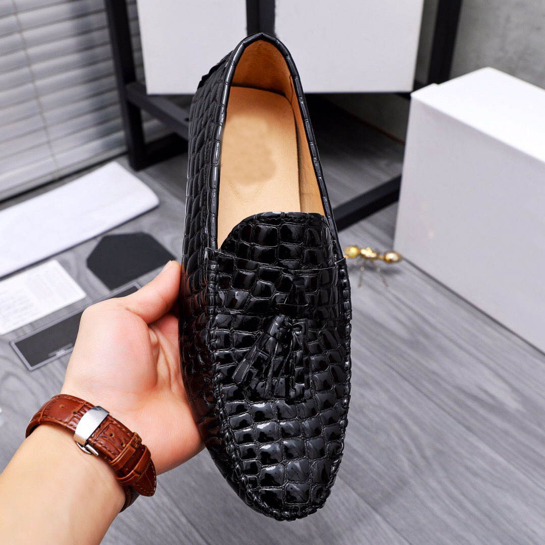 2023 Scarpe eleganti da uomo Fashion Business Casual Designer Mocassini da uomo Classic Slip-on Wedding Working Flats Taglia 38-44