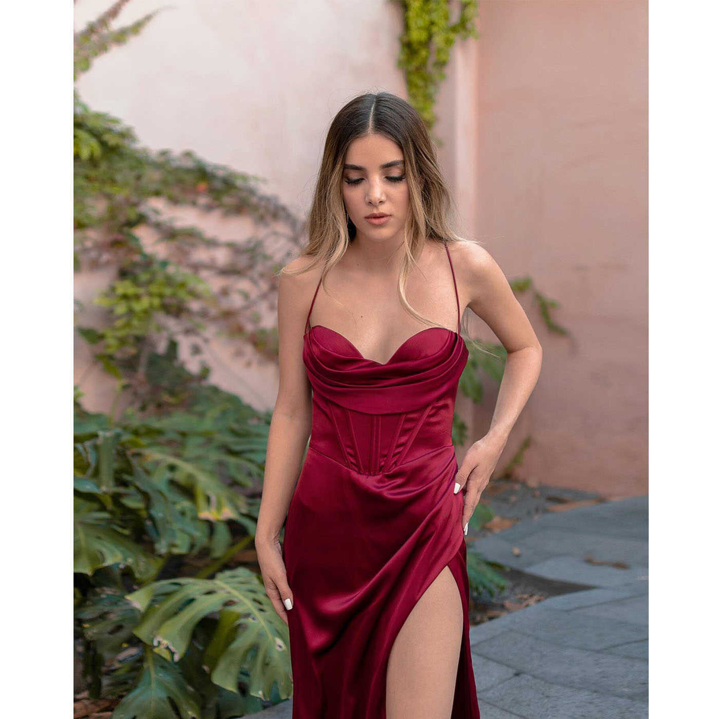 Robes Décontractées Nouvelle Robe De Bal D'été Femmes Sling Sans Manches Robe De Couleur Unie Un Mot Cou Slim Fit Dos Ouvert Fente Rouge Robe Sexy W0315