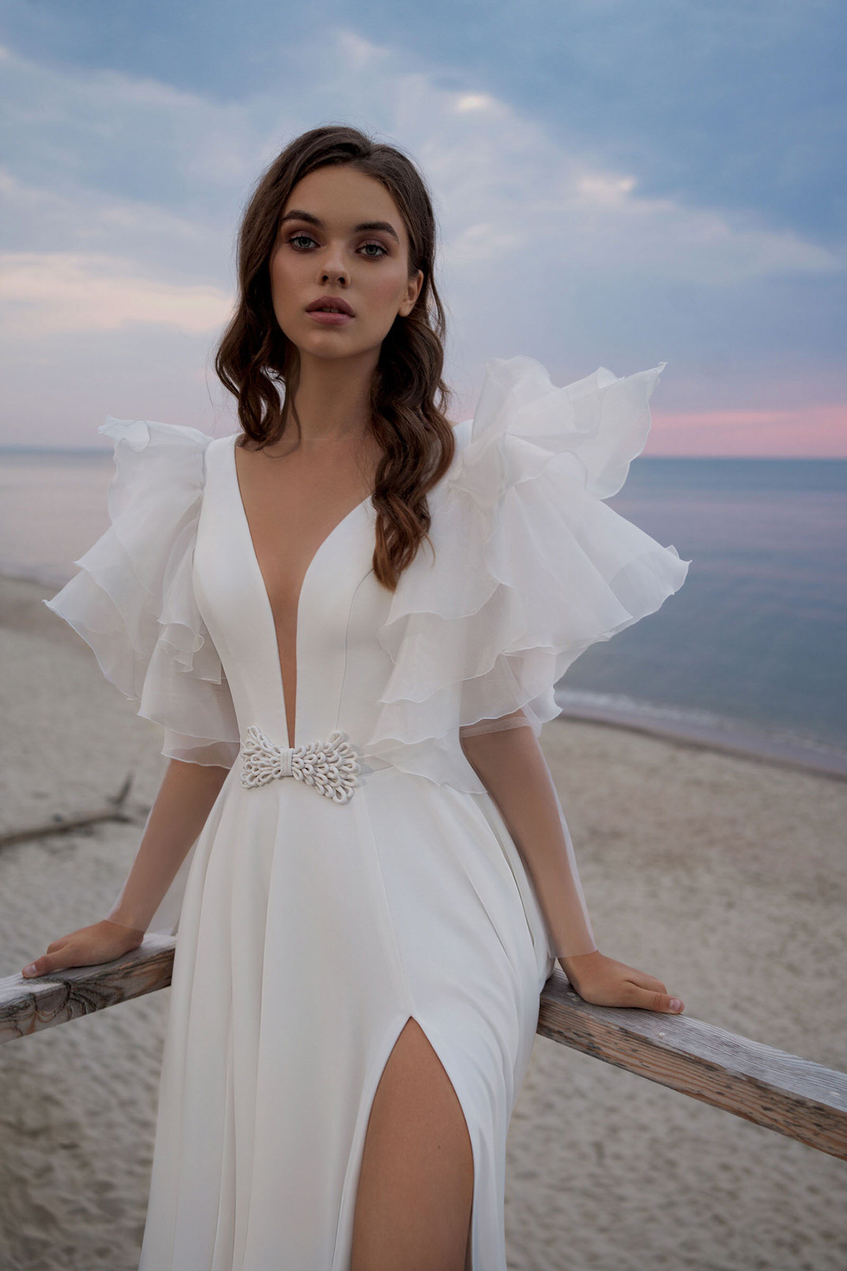 Bride Gowns Soft Chiffon Wedding Dresses With Sexy Deep V-Neck New Bow Side High Split Bridal Gown Custom Made Brush Train Robes De Mariee