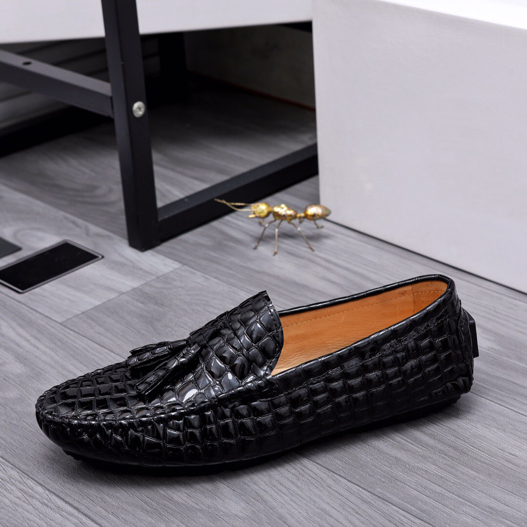 2023 Scarpe eleganti da uomo Fashion Business Casual Designer Mocassini da uomo Classic Slip-on Wedding Working Flats Taglia 38-44