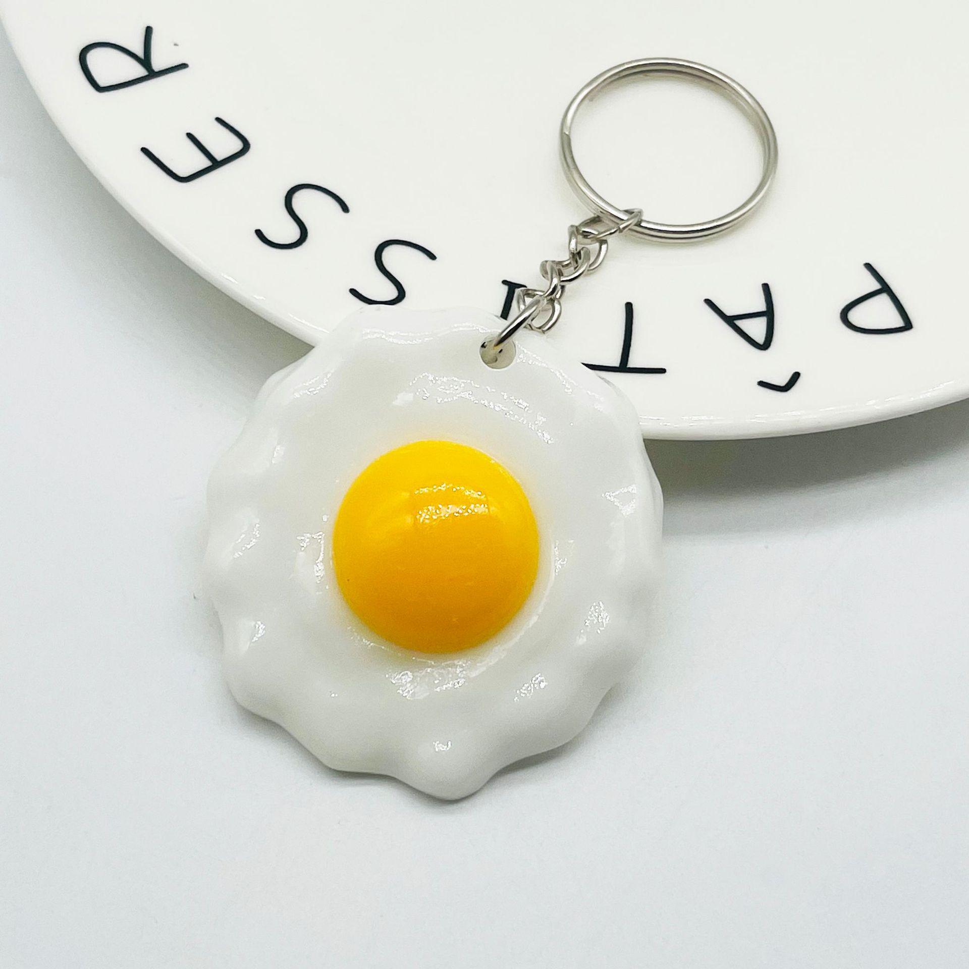 Bulk Price Simulation Egg Keychain Pendant Resin Fried Egg Creative Food Keychains Bag Car Key Chain Jewelry Gift Accessories