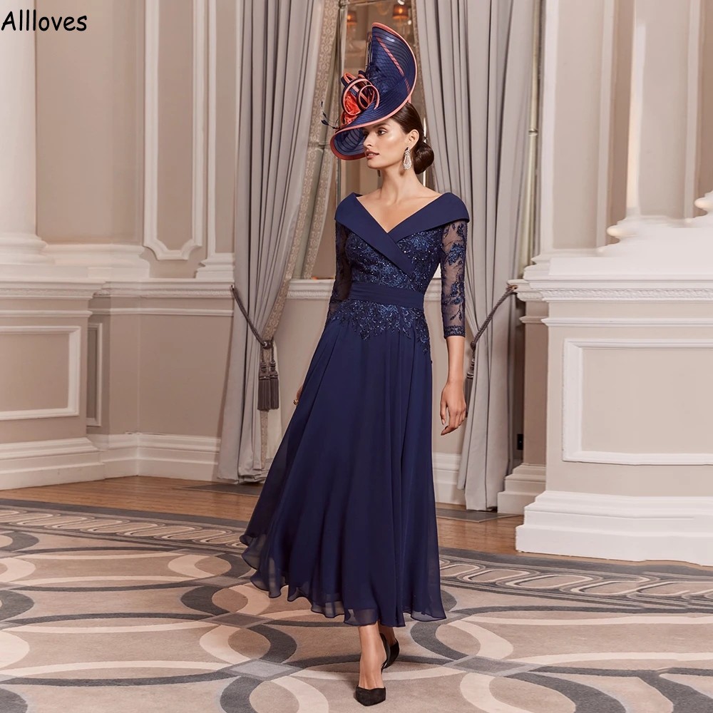 Elegant Dark Navy Mother of the Bride Dresses A Line Chiffon Lace Appliqued V Neck Women Formal Party Glowns 3/4 Long Sleeves Ankellängd Bröllop Mors klänning CL2023