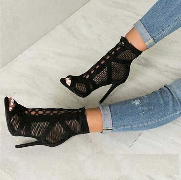 Sandały Nowy pokaz mody Black Net Suede Fabric Pasek krzyżowy Seksowne wysokie obcasy Sandały Kobiety Buty Pumpy Lace-Up Peep Stop Sandals