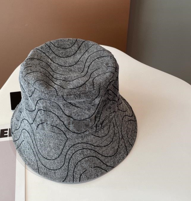 Designer denim hinkhatt mössa för kvinnor 2023 våren ny cow beanie casquettes damer fiskare hattar lapptäcke högkvalitativ sommar breda grim solhattar