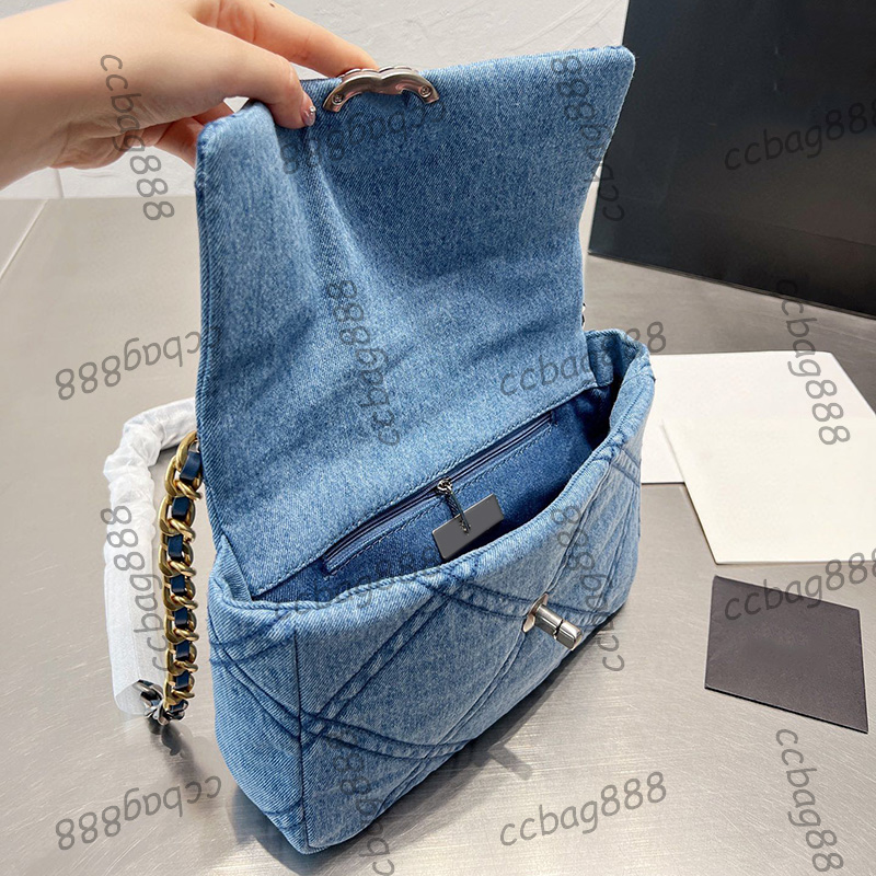 Damen-Designer-Jeans-Taschen aus der 19-Kollektion, zweifarbig, gesteppt, silberfarbene Metallbeschläge, Kettengriff-Tragetaschen, zweifarbige Umhängetaschen, 26 cm