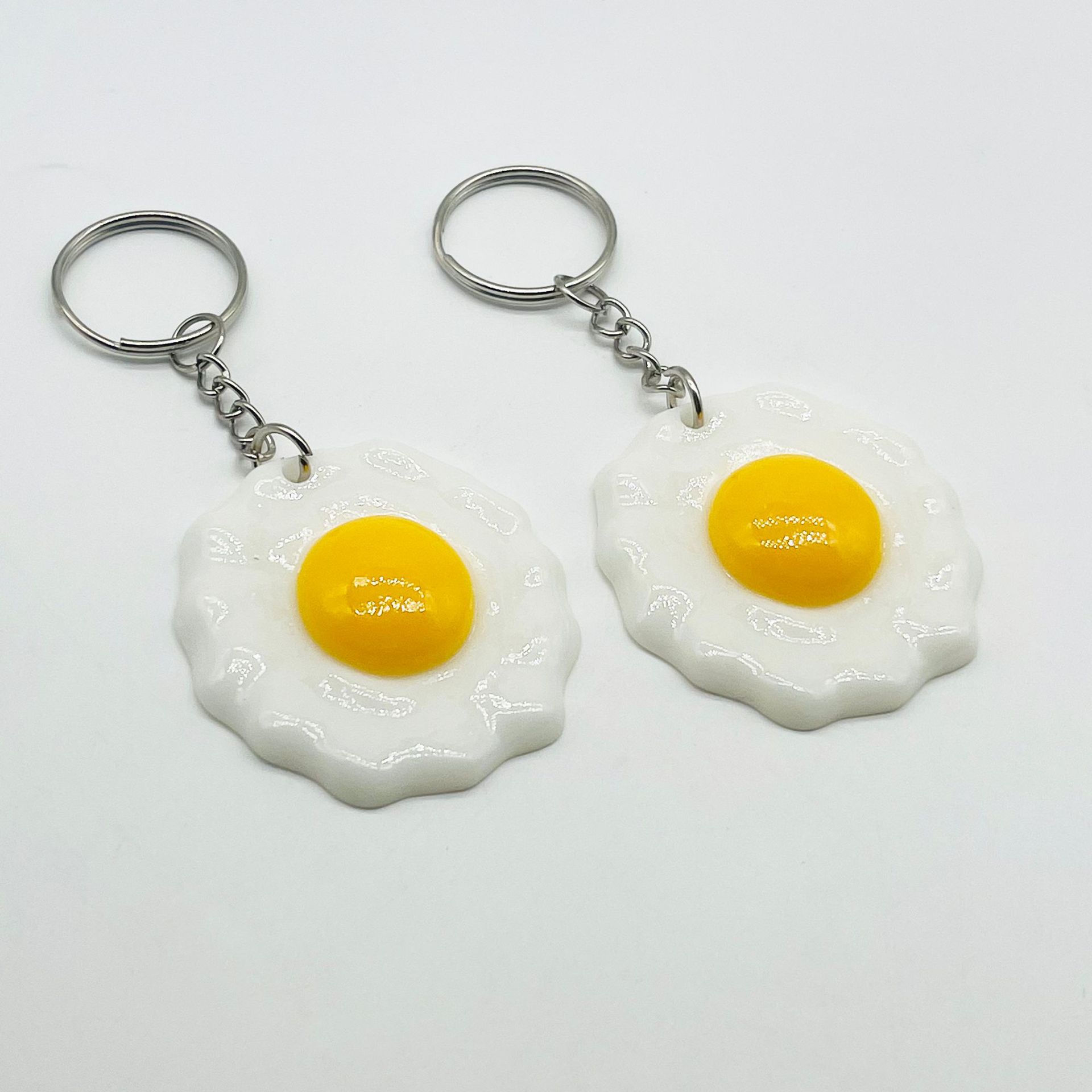 Prix de gros Simulation Oeuf Porte-clés Pendentif Résine Oeuf Frit Creative Alimentaire Porte-clés Sac De Voiture Porte-clés Bijoux Cadeau Accessoires