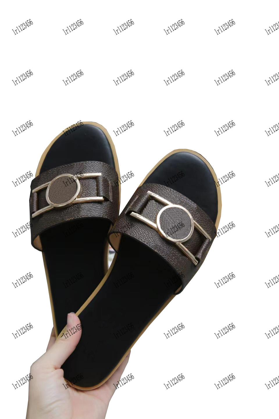 Chaussures de designer originales de haute qualité Chaussures pour femmes Sandales Pantoufles Chaussures plates d'été Sandales en cuir véritable Glisser des pantoufles de plage avec boîte bateau libre
