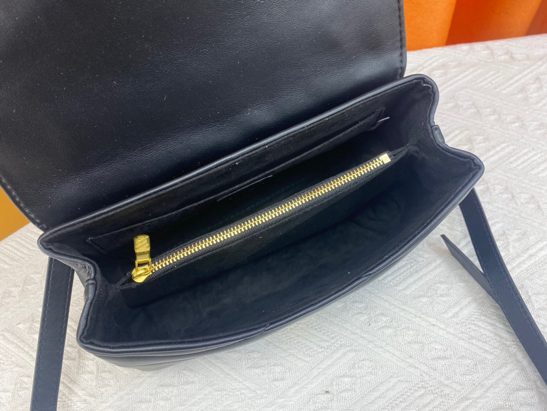 7A Premium Wave na ramię w torbie paski o wysokiej pojemności Klapa magnetyczne zamykanie metalowe logo otwartą skórzaną krowi w krowi luksusowe designerskie torba