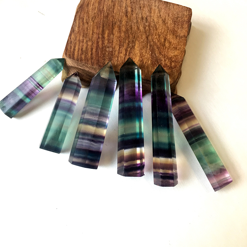 Crystal de fluorite naturel coloré à rayures à rayures cristal-cristal Healing Wand Mineral Crystal Obelisk Wand Reiki Energy Stone Home Decor